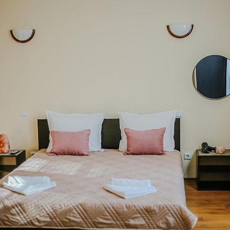 Bo'S Place Saints Constantine and Helena Bagian luar foto